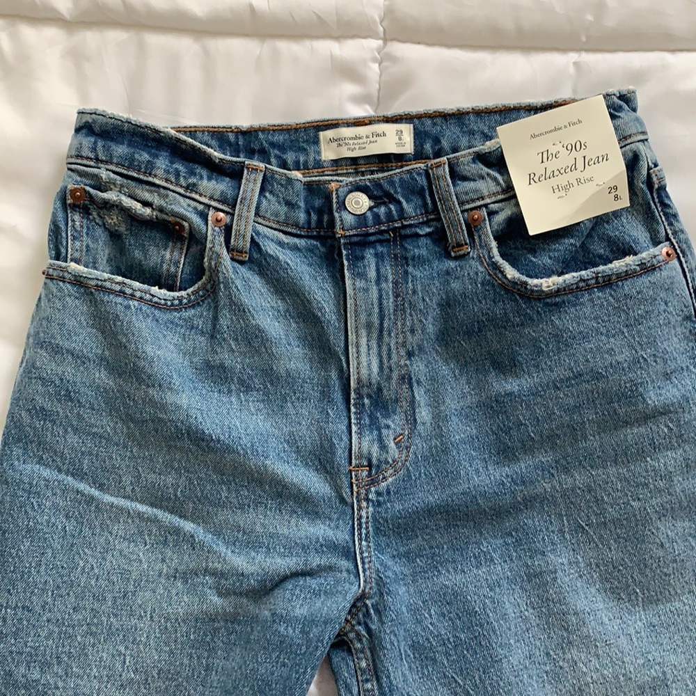 New with tags abercrombie 90s Relaxed Jean
